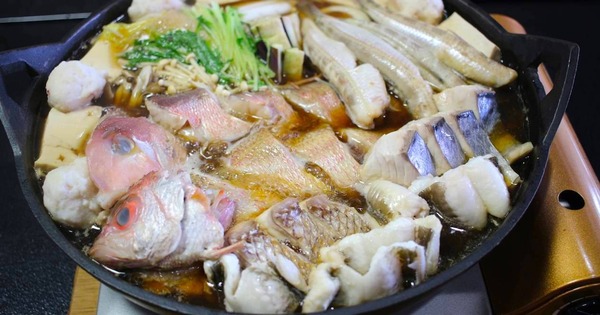 魚のすき焼きこと「へかやき」。アマダイやノドグロ、サワラなど高級魚が盛りだくさん。