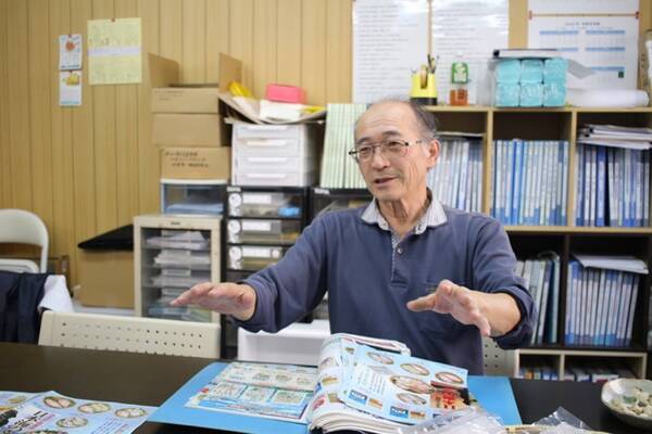 晩市を説明する岡田さん