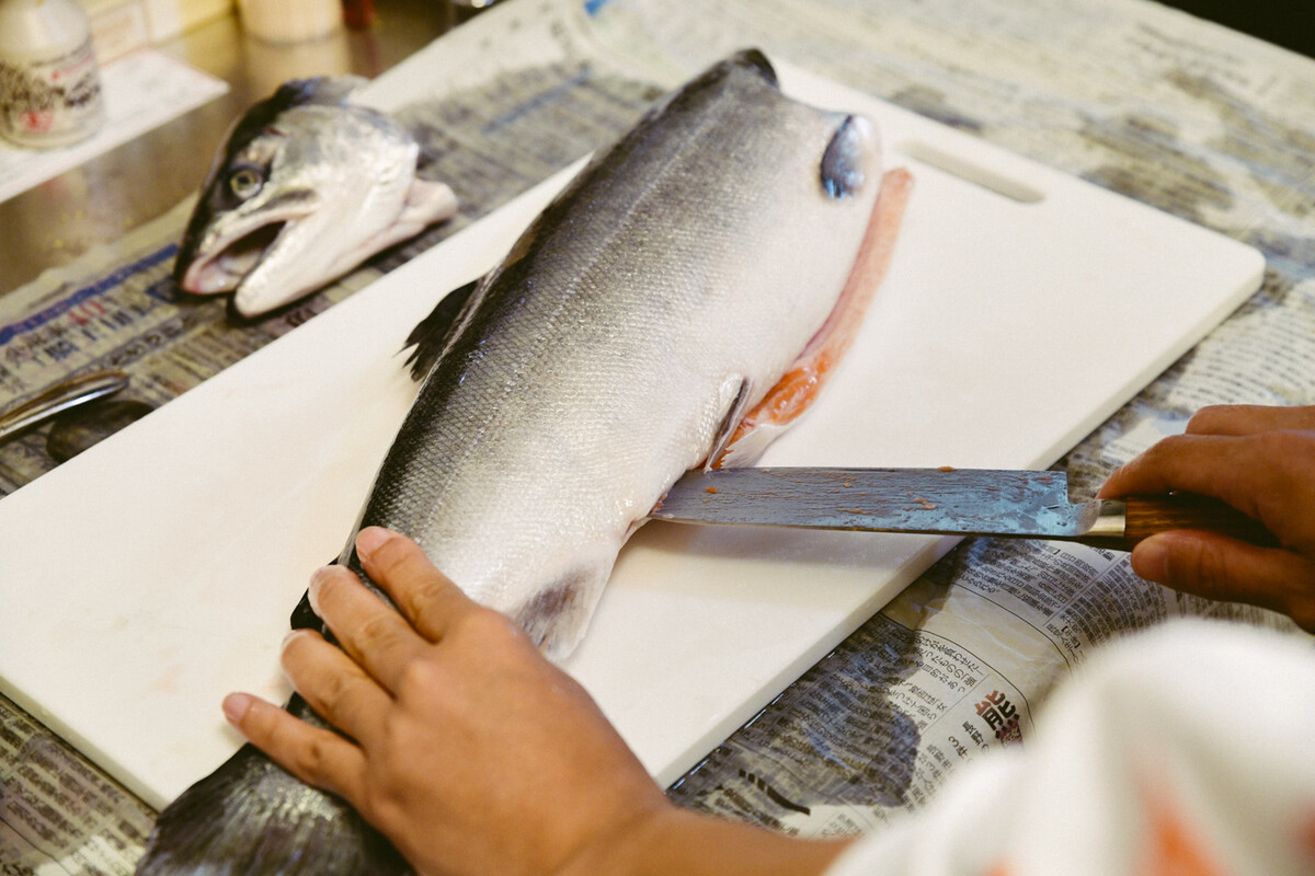 突然 家に銀鮭が 30代男性の魚捌き初体験 Yahoo Japan Sdgs 豊かな未来のきっかけを届ける