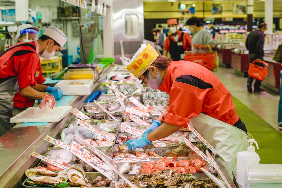 スーパーにはない魚が買える 茅ヶ崎の人気鮮魚店が果たしている大事な役割 Gyoppy ギョッピー 海から 魚から ハッピーをつくるメディア Yahoo Japan